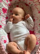 Luxus babafészek párnával és paplannal New Baby Minkyből rózsaszín szívecskék, Raktáron