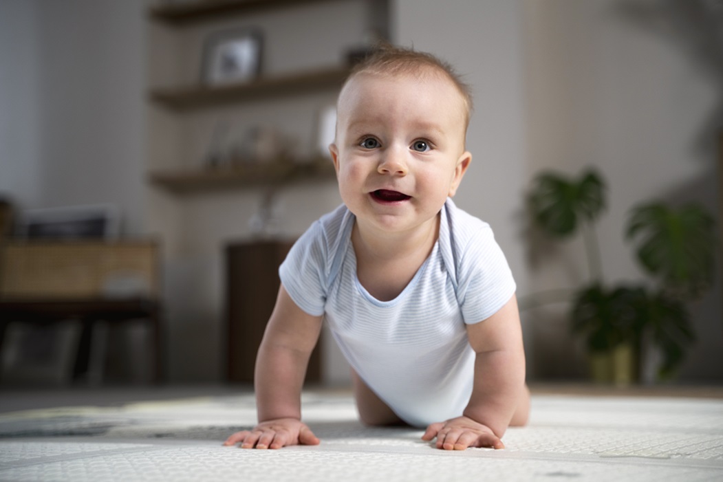 Lépésről lépésre: A babák mozgásfejlődésének mérföldkövei