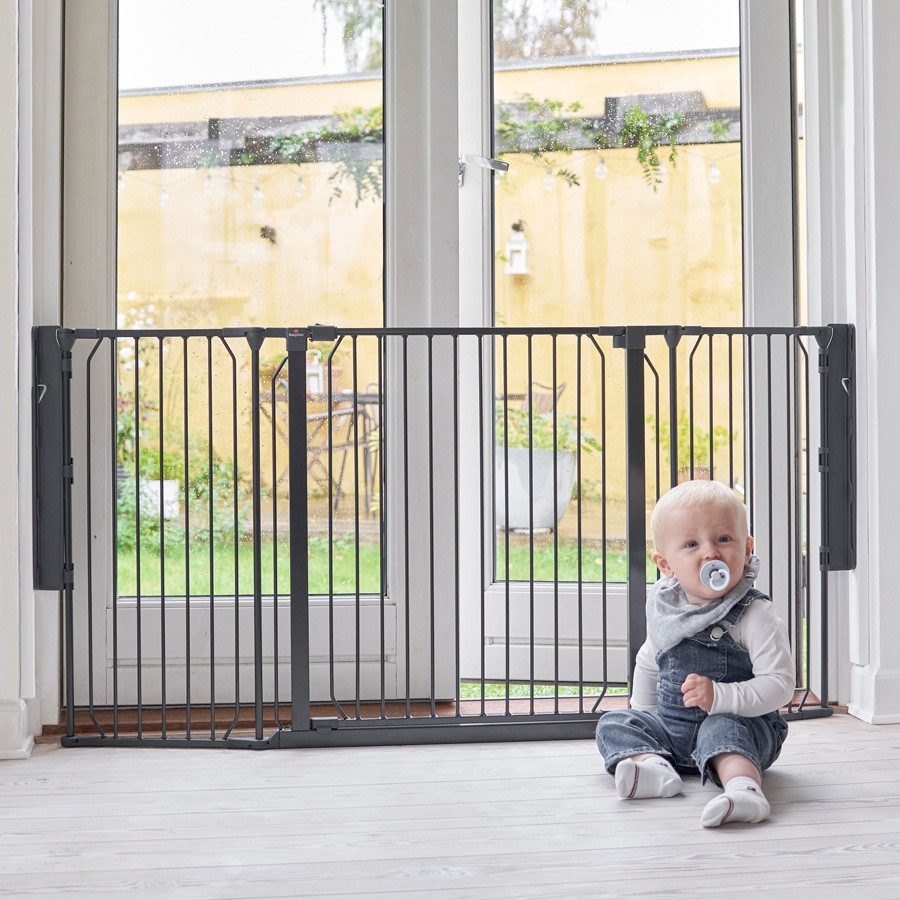 Univerzális térkorlát BabyDan CombiFit M, fekete